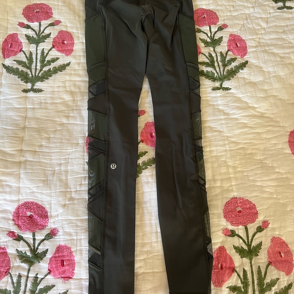NWOT Hunter Green Mesh Panel Lulu Lemon Leggings🌲 Size 2